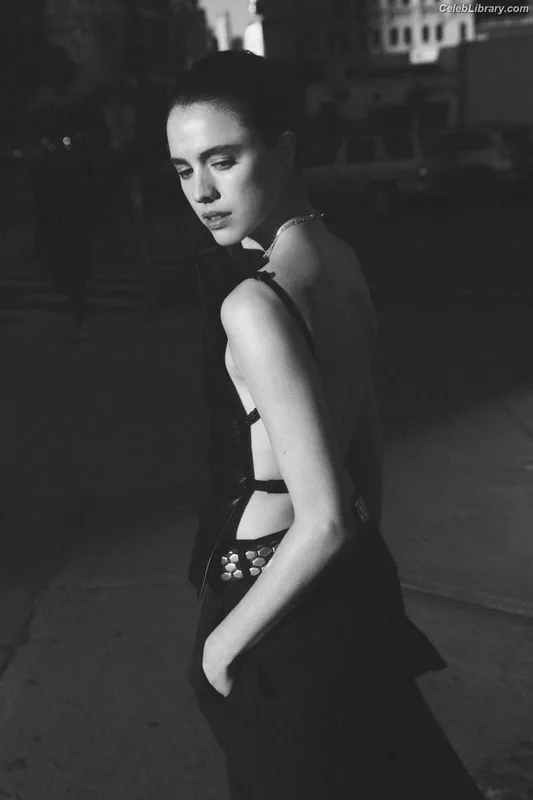 Margaret Qualley photo 10 of 1300