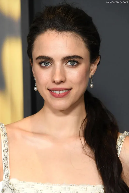 Margaret Qualley photo 11 of 1300
