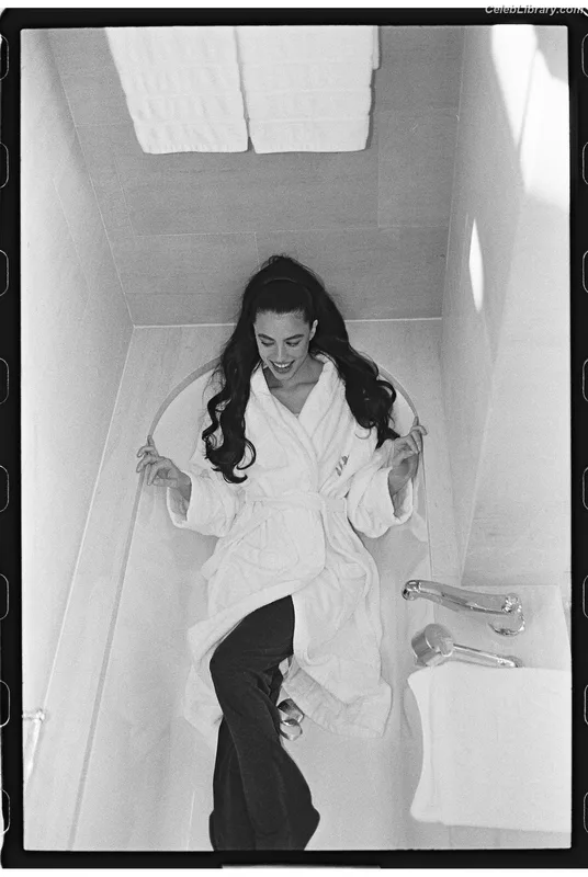 Margaret Qualley photo 12 of 1300