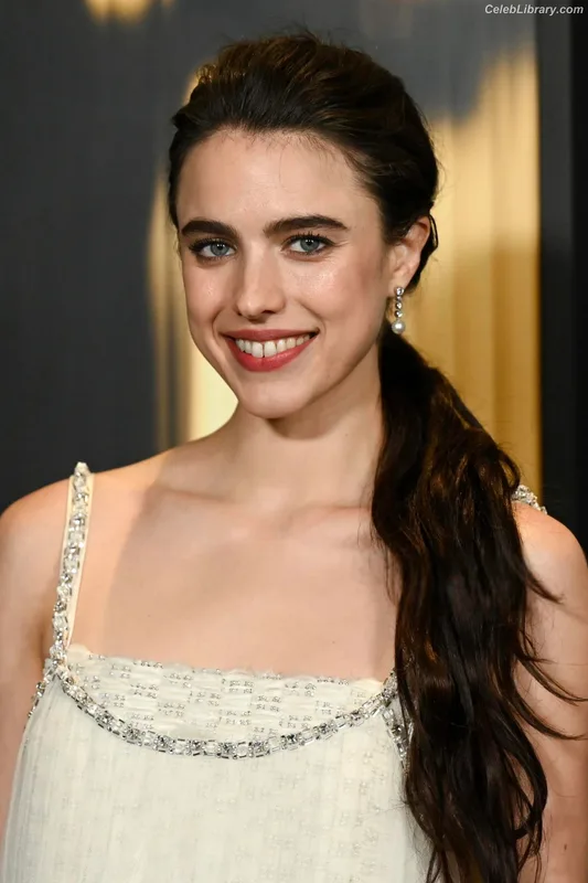 Margaret Qualley photo 16 of 1300