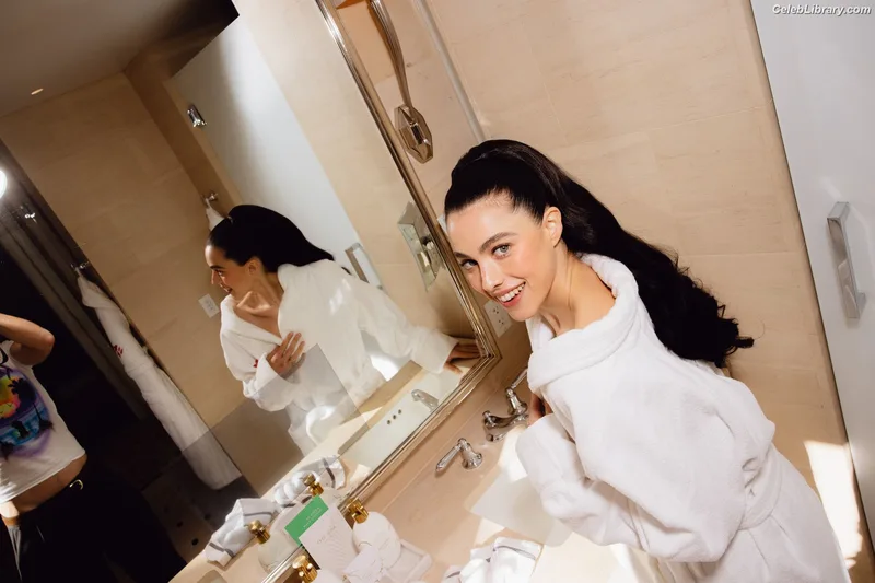 Margaret Qualley photo 17 of 1300