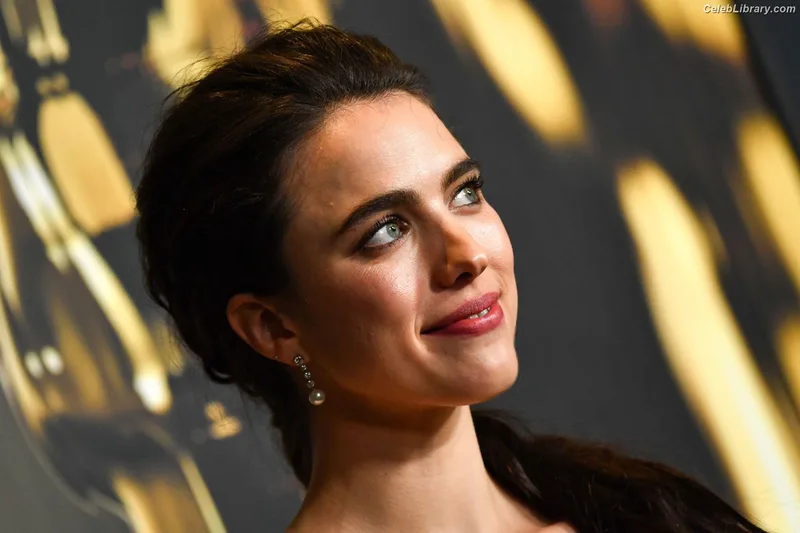 Margaret Qualley photo 1 of 1300