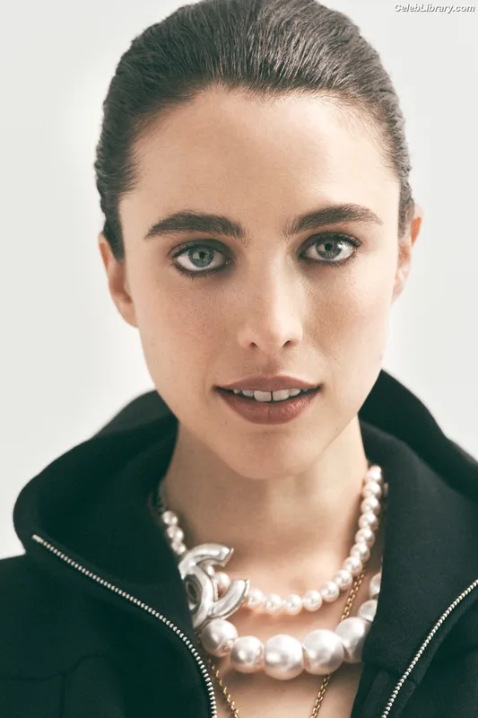 Margaret Qualley photo 10 of 1300