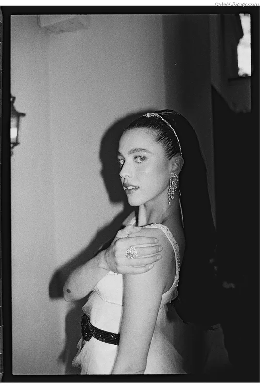 Margaret Qualley photo 14 of 1300