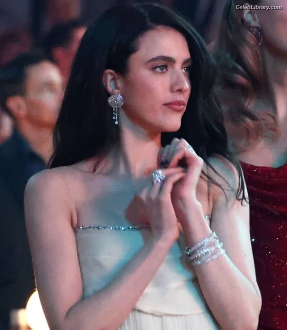Margaret Qualley photo 16 of 1300