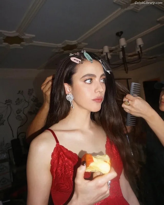 Margaret Qualley photo 17 of 1300