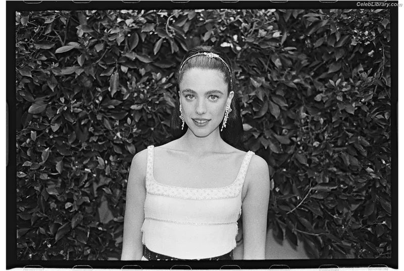Margaret Qualley photo 23 of 1300