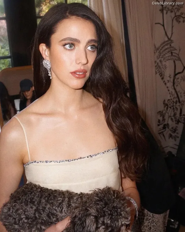 Margaret Qualley photo 1 of 1300