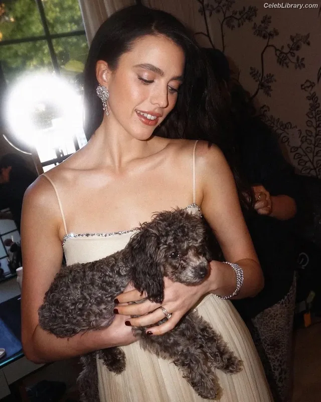 Margaret Qualley photo 4 of 1300