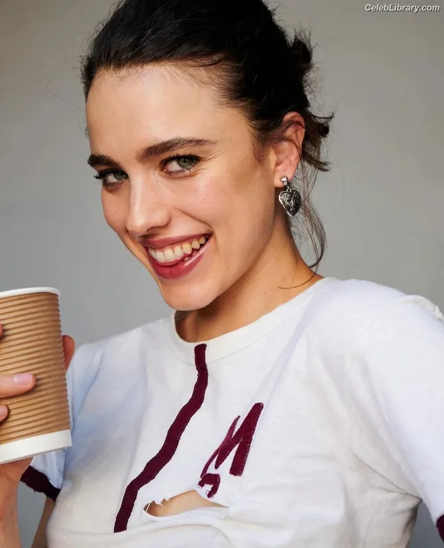 Margaret Qualley photo 6 of 1300