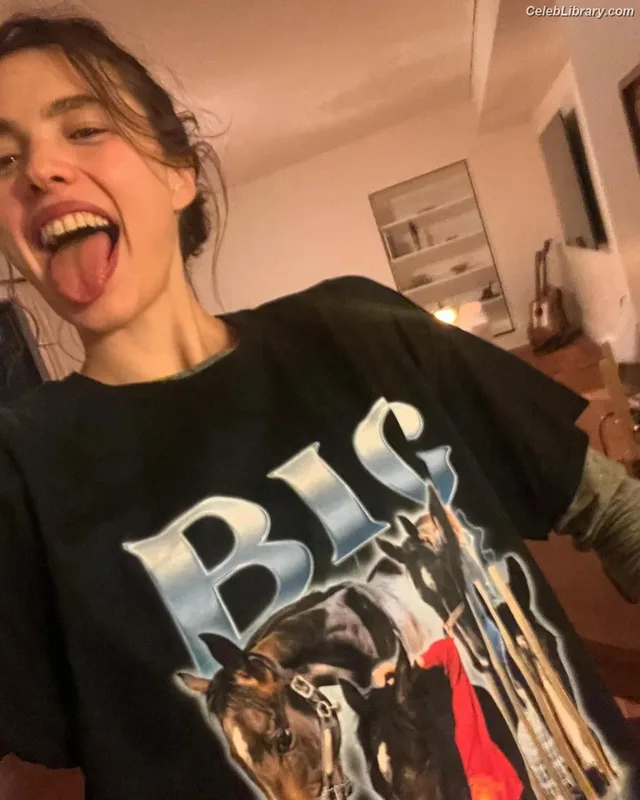 Margaret Qualley photo 8 of 1300