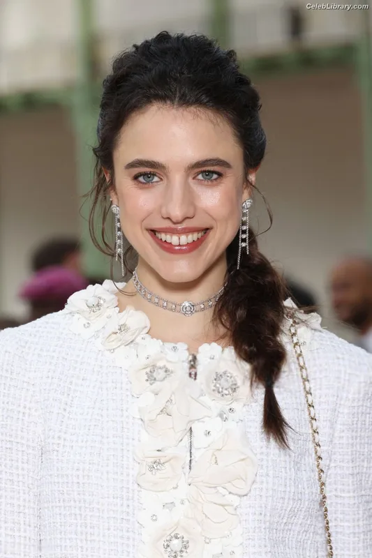 Margaret Qualley photo 9 of 1300