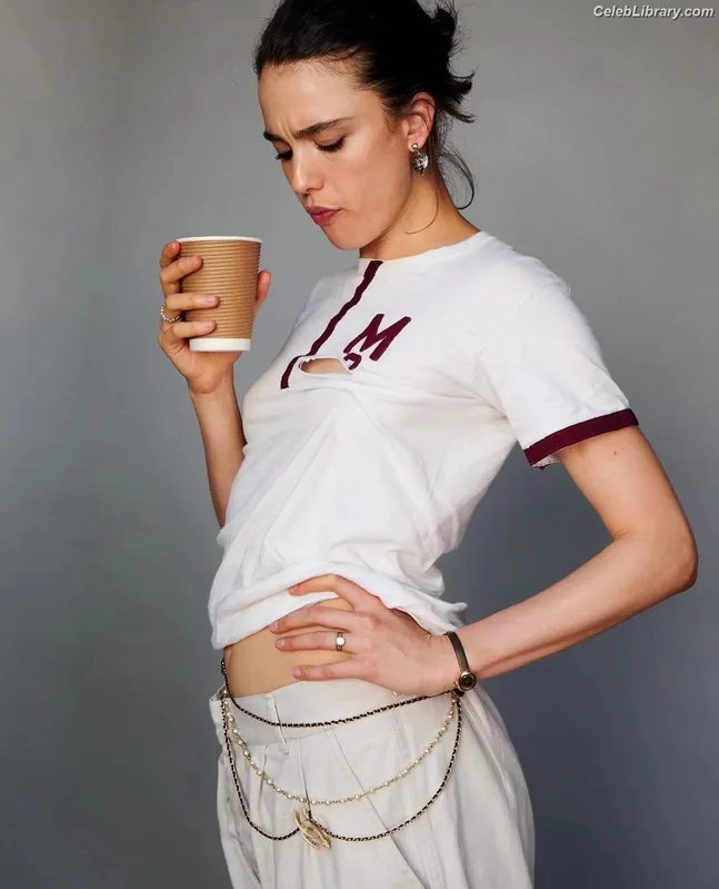 Margaret Qualley photo 1 of 1300