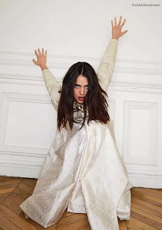 Margaret Qualley photo 3 of 1300