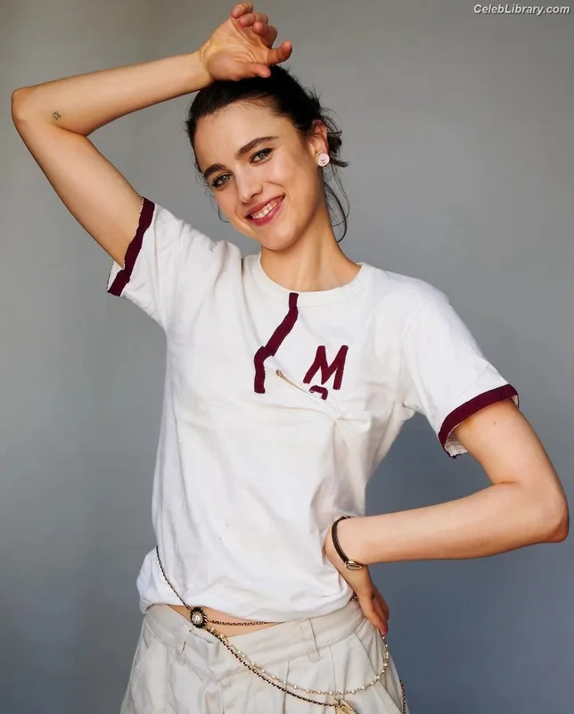 Margaret Qualley photo 6 of 1300