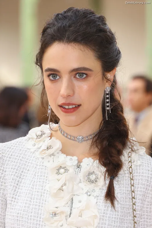 Margaret Qualley photo 18 of 1300