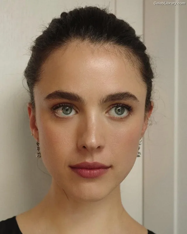 Margaret Qualley photo 9 of 1300