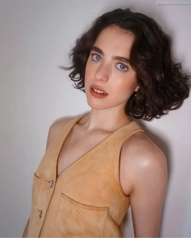 Margaret Qualley photo 11 of 1300