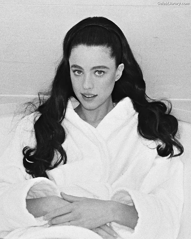 Margaret Qualley photo 18 of 1300