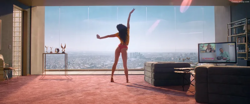 Margaret Qualley photo 8 of 1300