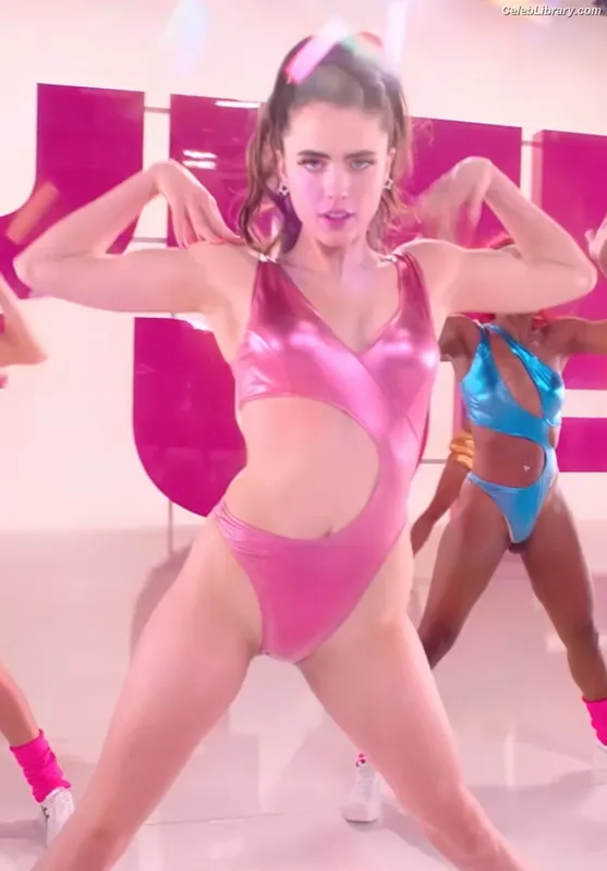 Margaret Qualley photo 13 of 1300