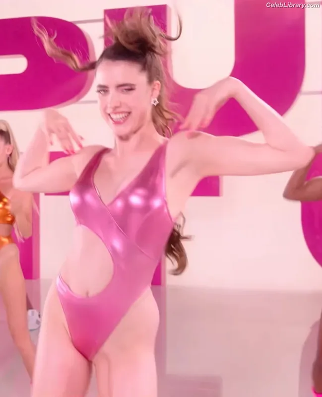 Margaret Qualley photo 19 of 1300