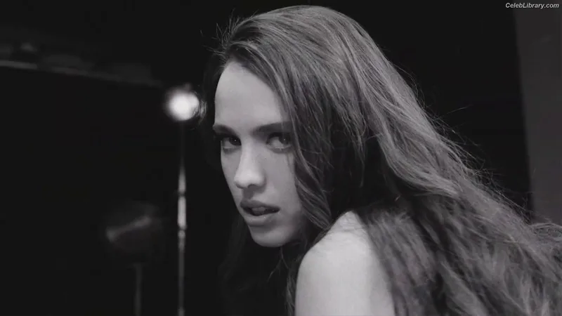 Margaret Qualley photo 24 of 1300