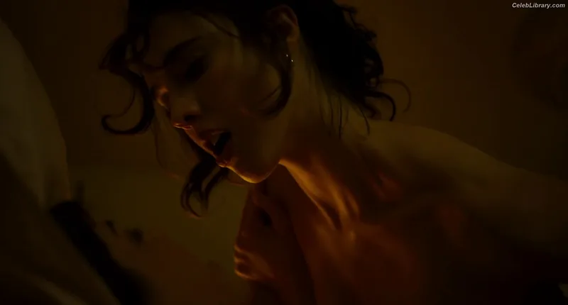 Margaret Qualley photo 2 of 1300