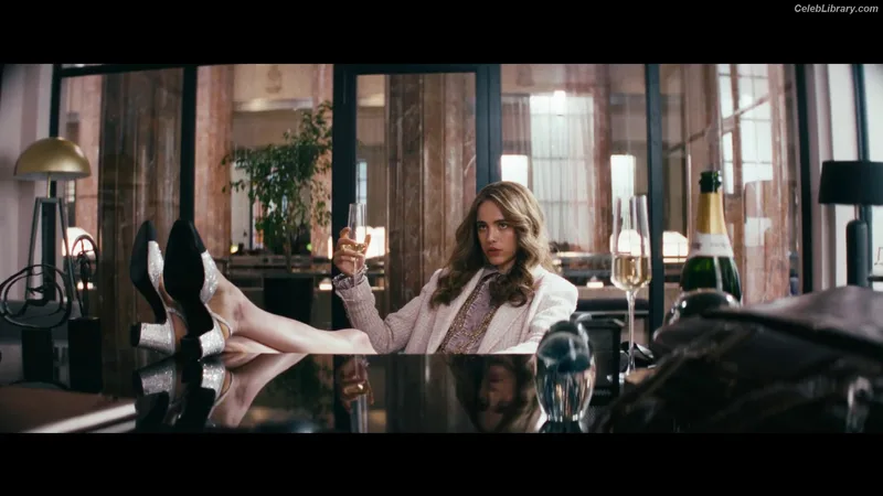 Margaret Qualley photo 16 of 1300