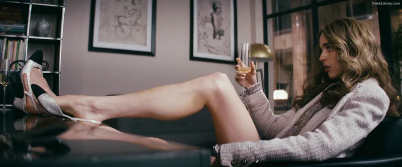 Margaret Qualley photo 8 of 1300