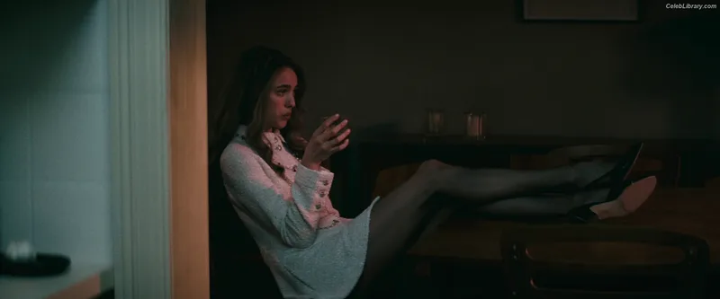 Margaret Qualley photo 11 of 1300