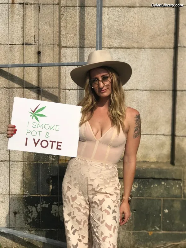 Margo Price photo 2 of 33