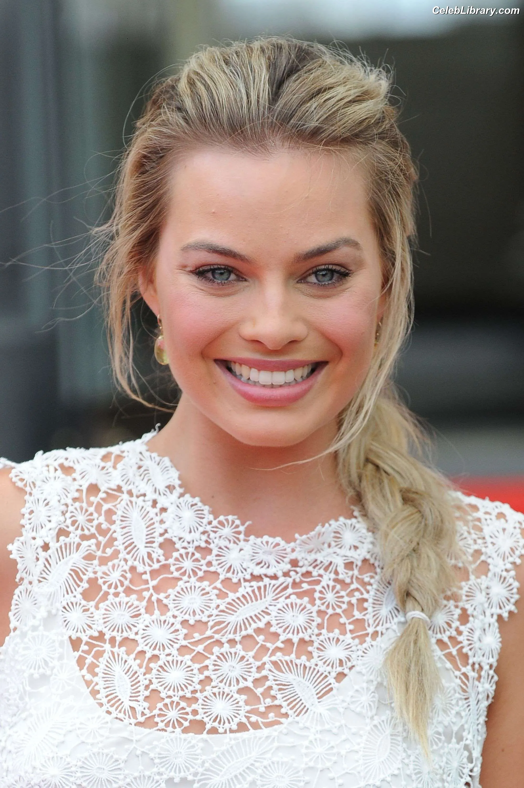 Margot Robbie photo 10 of 2577