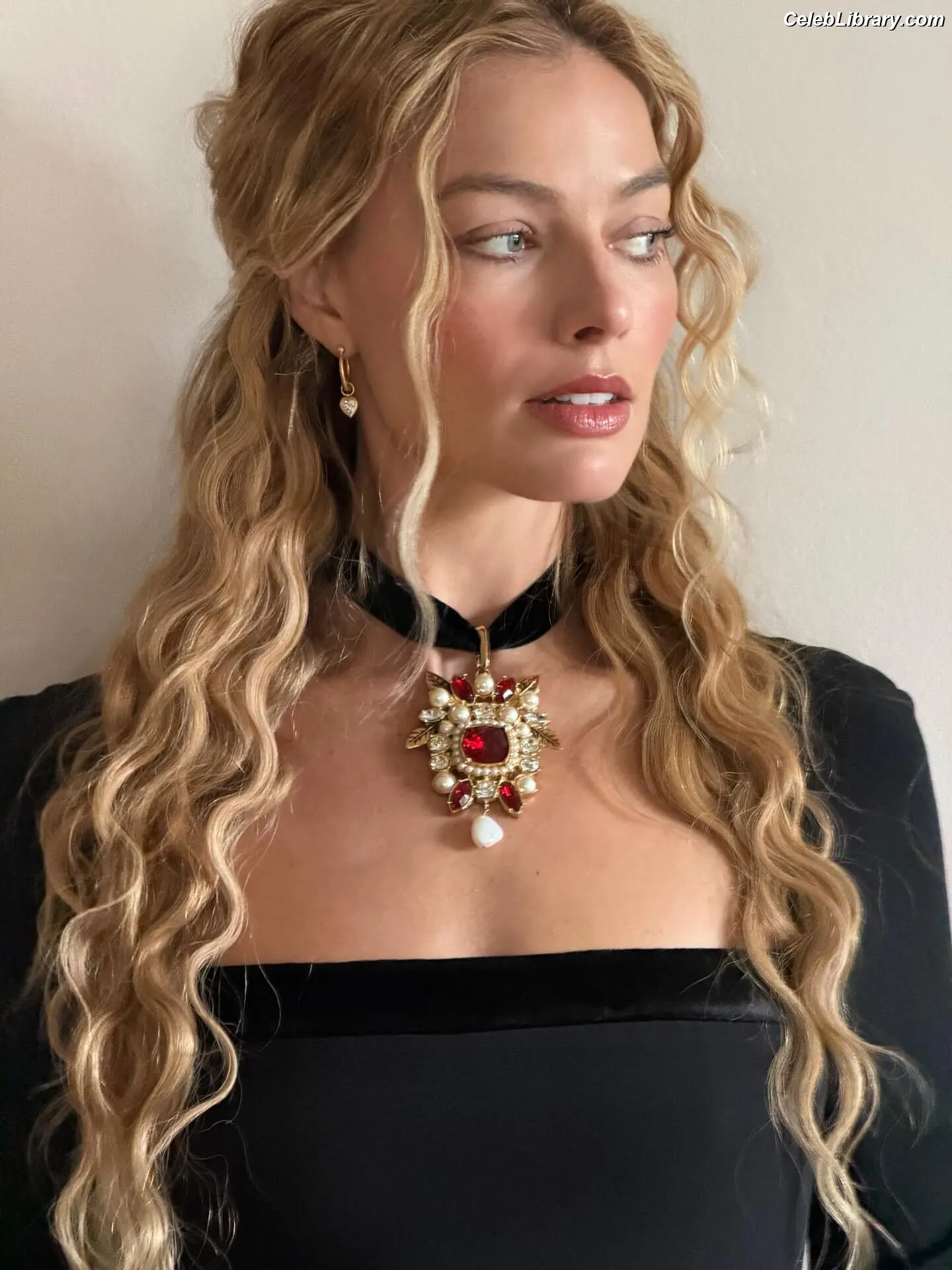 Margot Robbie photo 22 of 2577