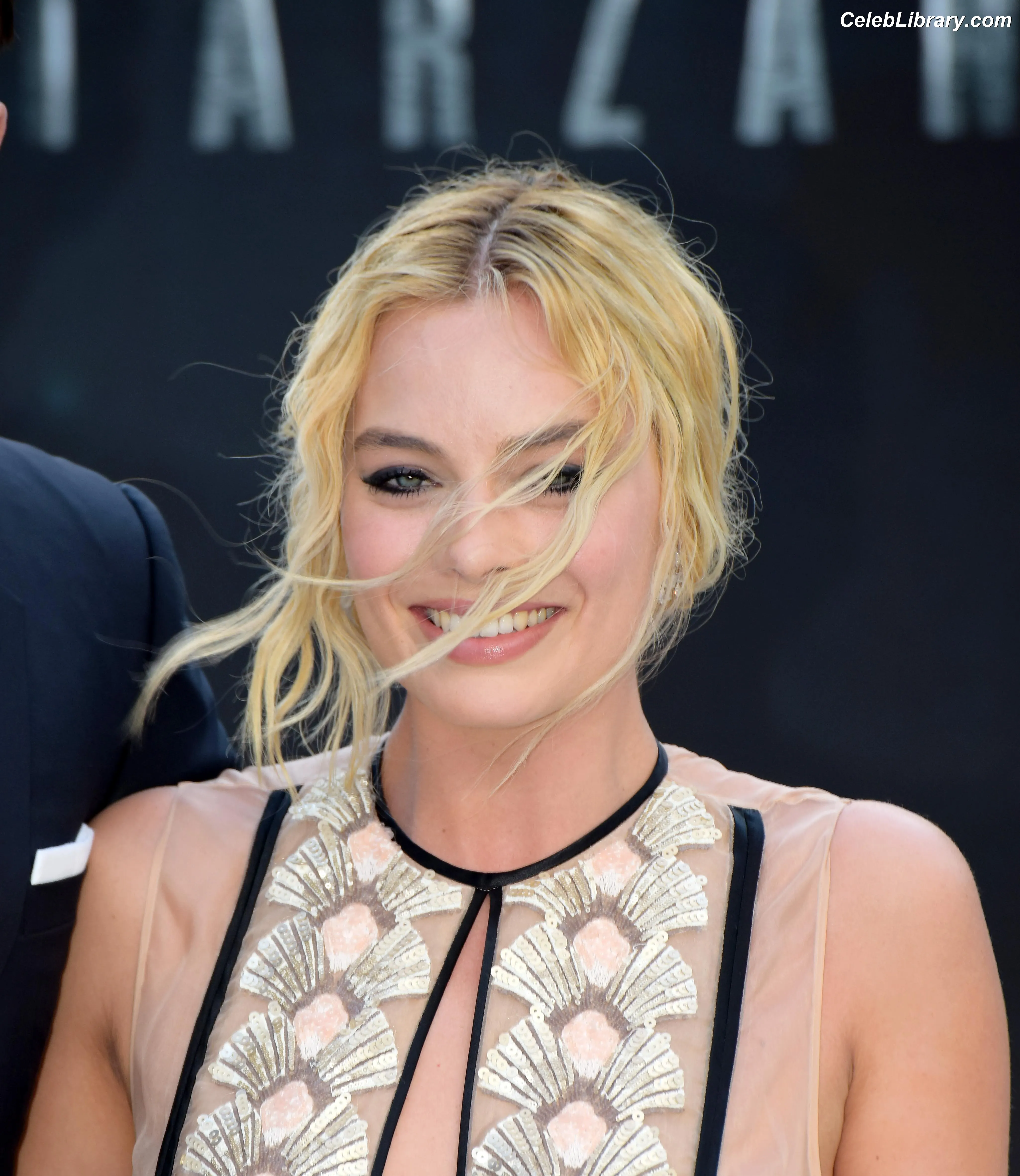 Margot Robbie photo 13 of 2577