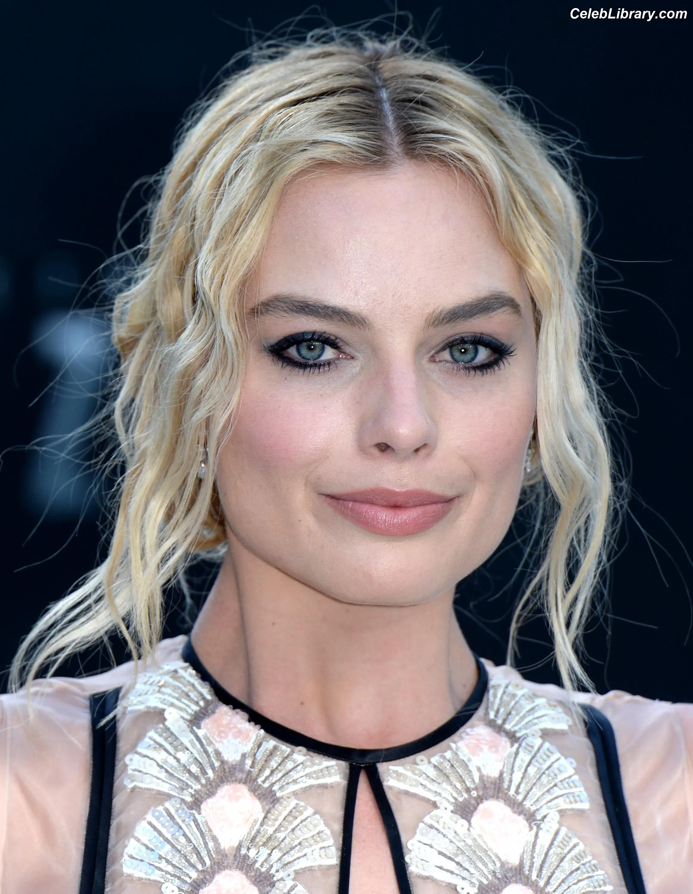 Margot Robbie photo 18 of 2577