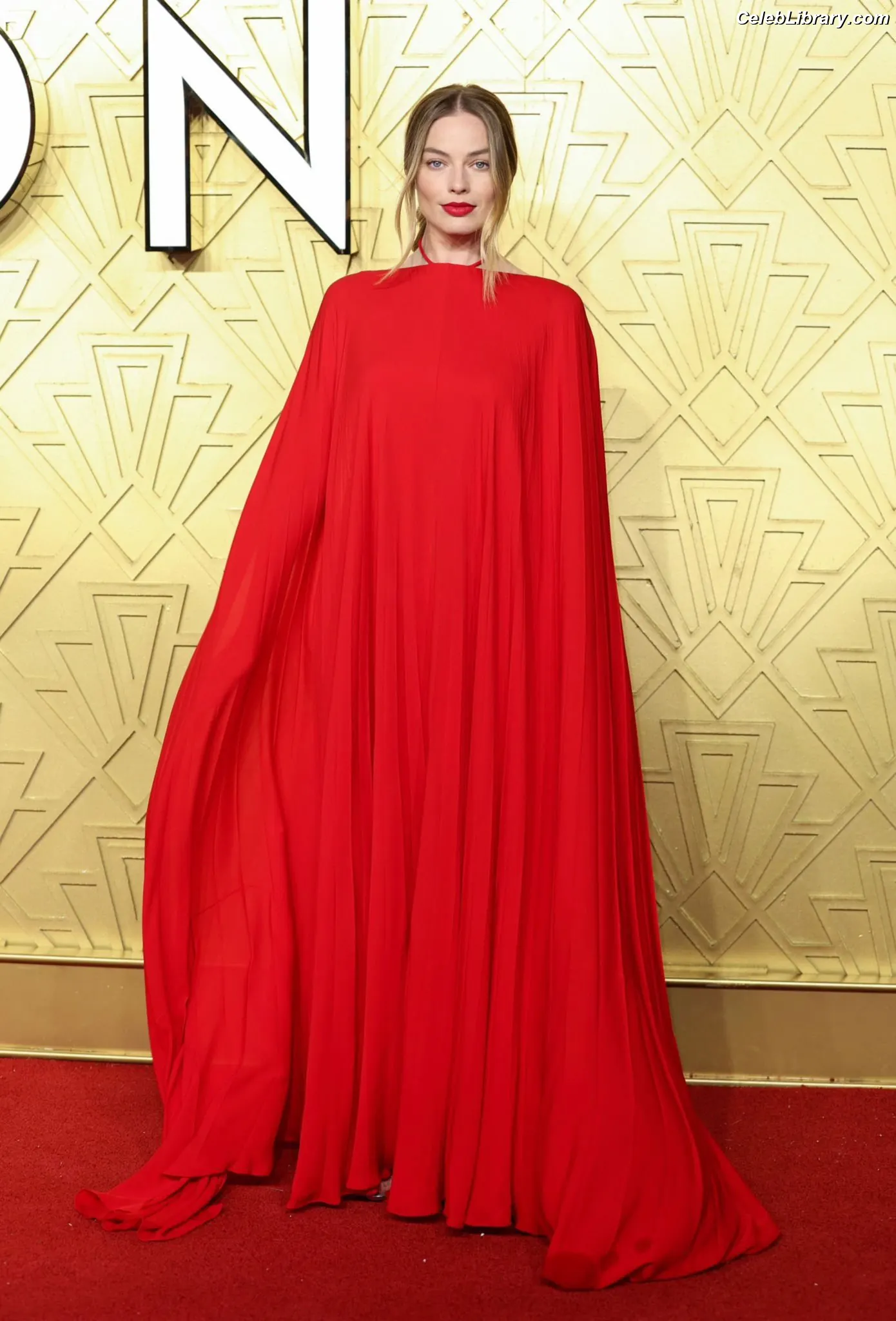 Margot Robbie photo 8 of 2577