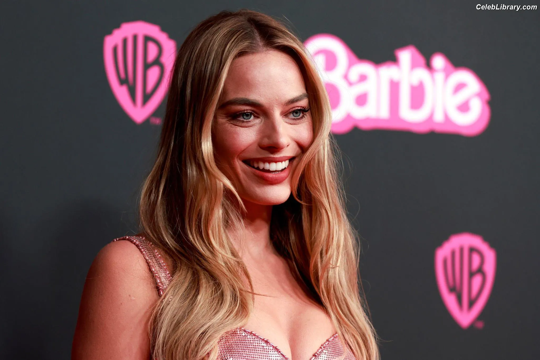 Margot Robbie photo 11 of 2577