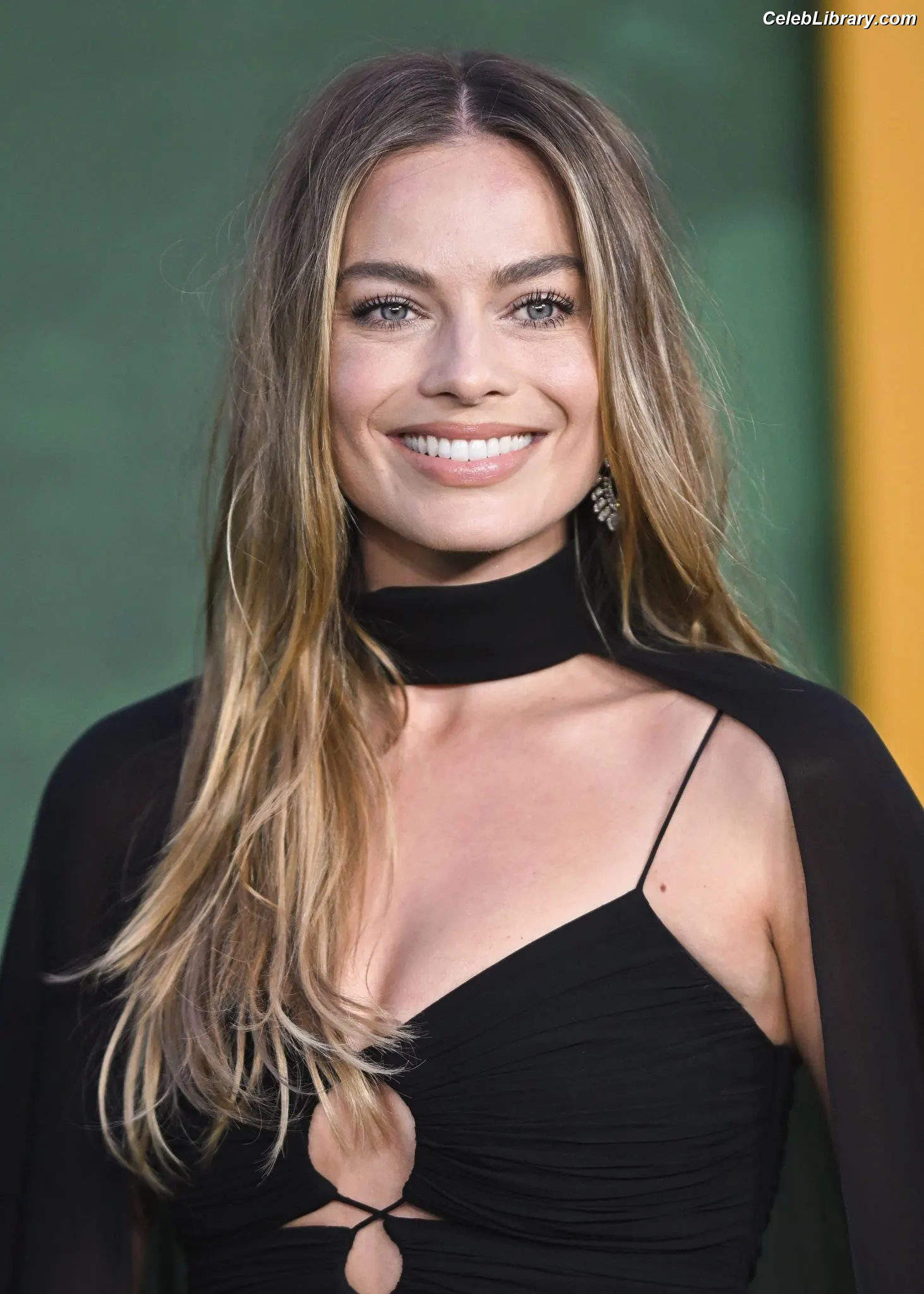 Margot Robbie photo 19 of 2577