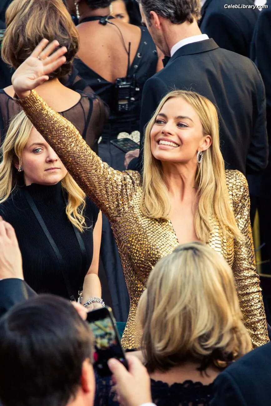 Margot Robbie photo 15 of 2577