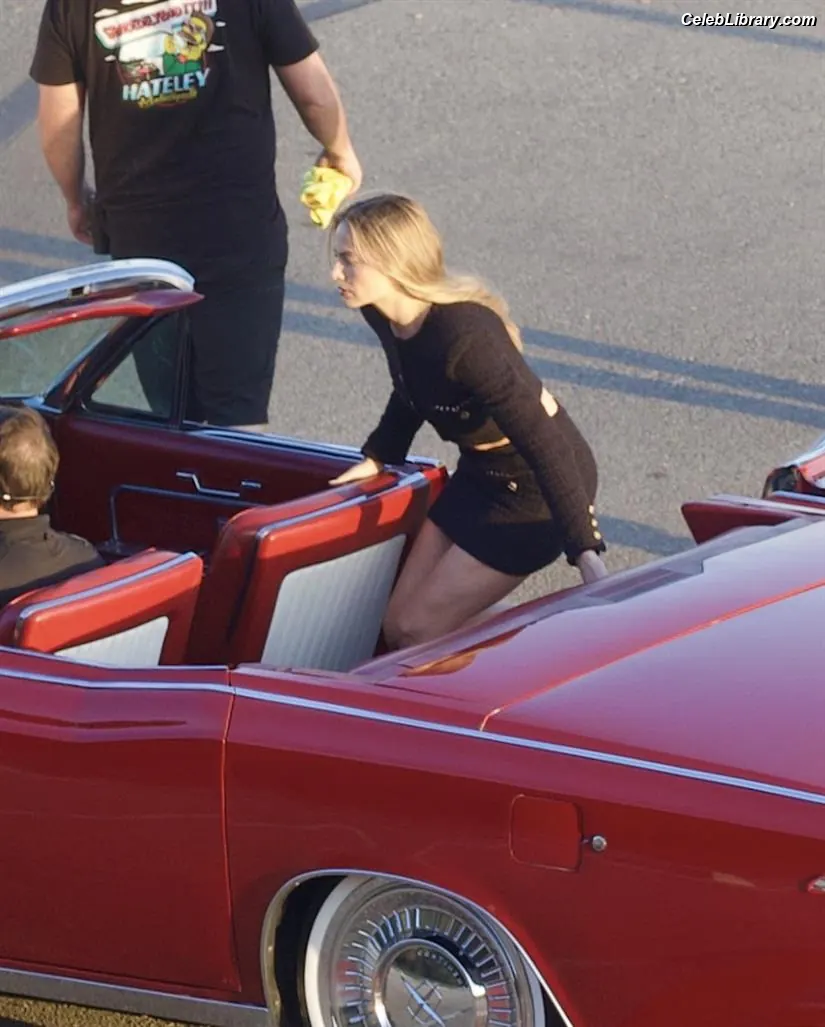 Margot Robbie photo 17 of 2577