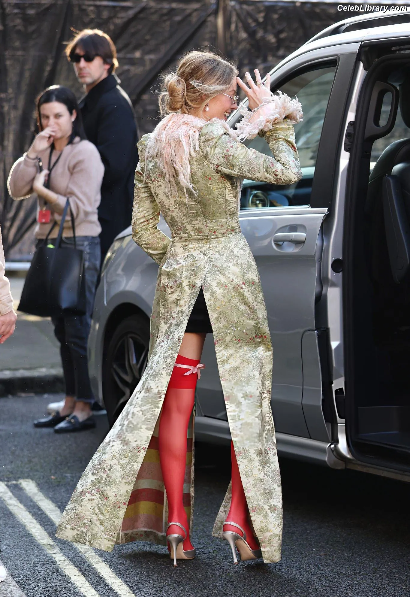 Margot Robbie photo 16 of 2577