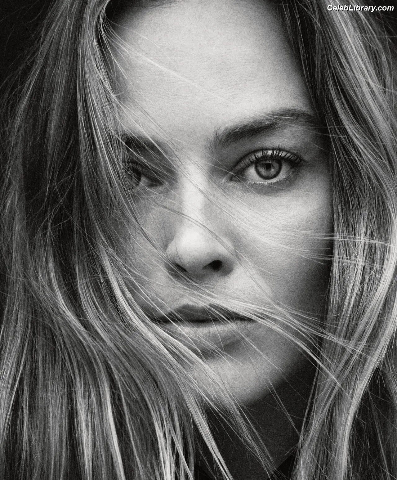 Margot Robbie photo 10 of 2577