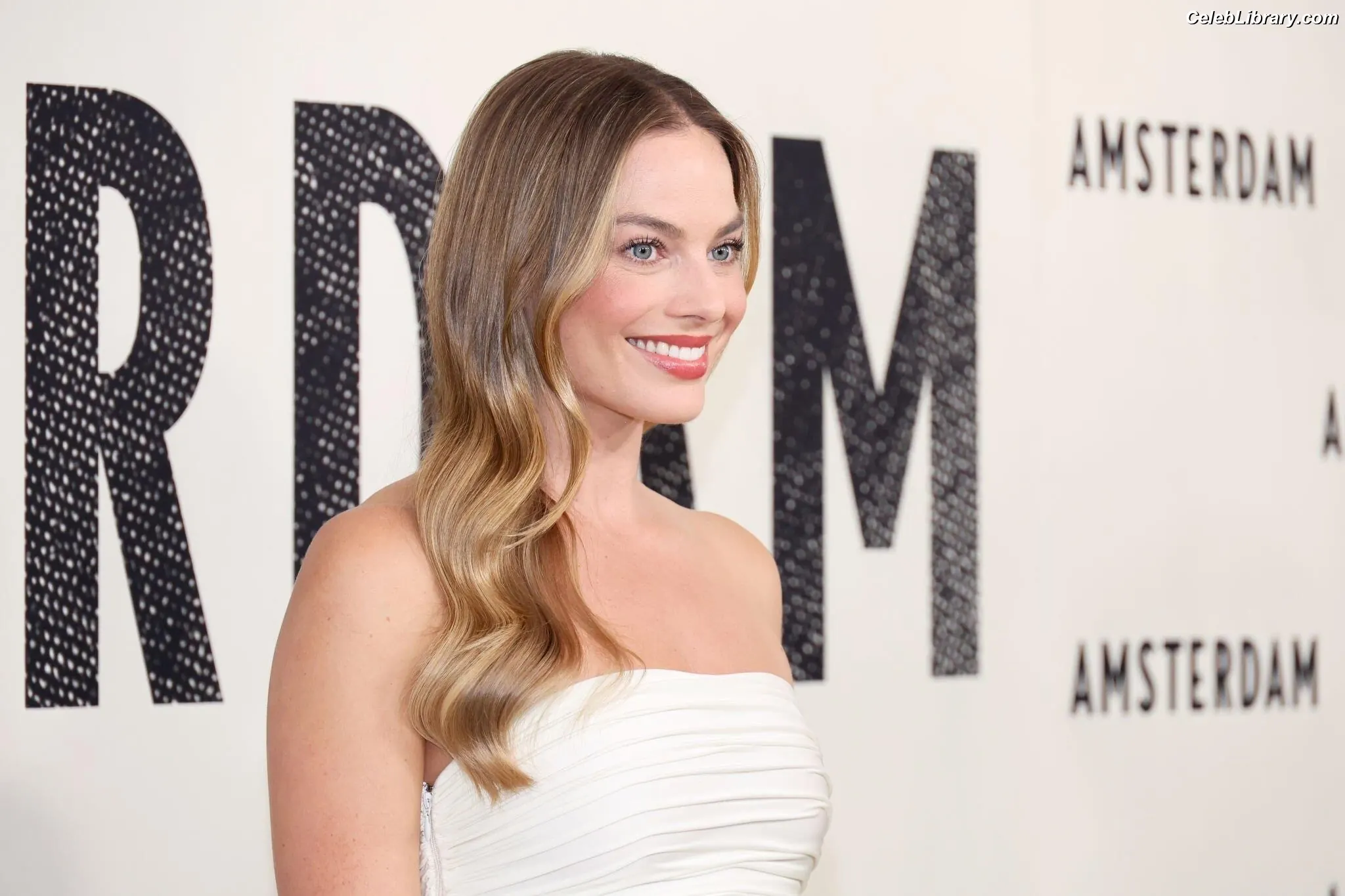 Margot Robbie photo 11 of 2577
