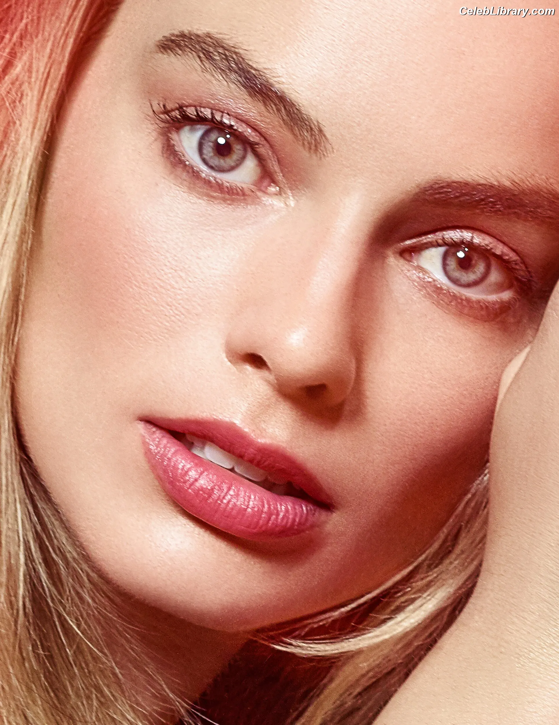 Margot Robbie photo 13 of 2577