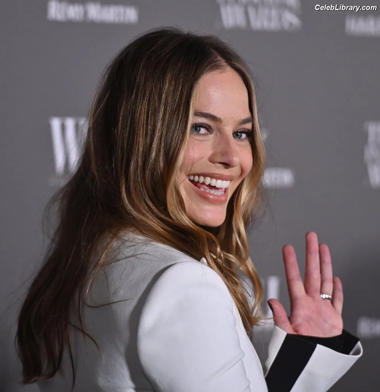 Margot Robbie photo 16 of 2577