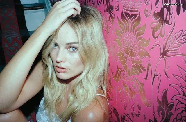 Margot Robbie photo 6 of 2577