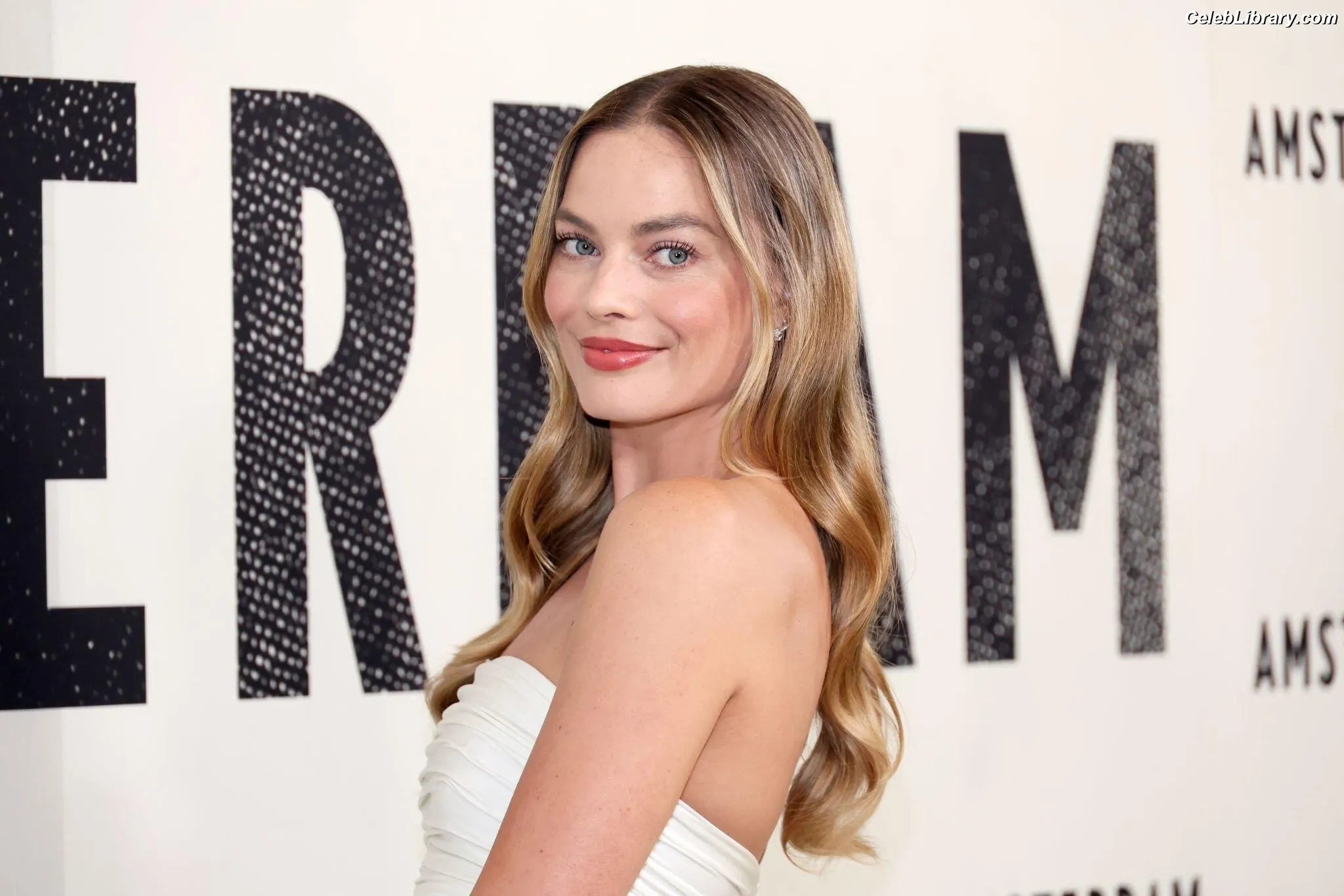 Margot Robbie photo 7 of 2577