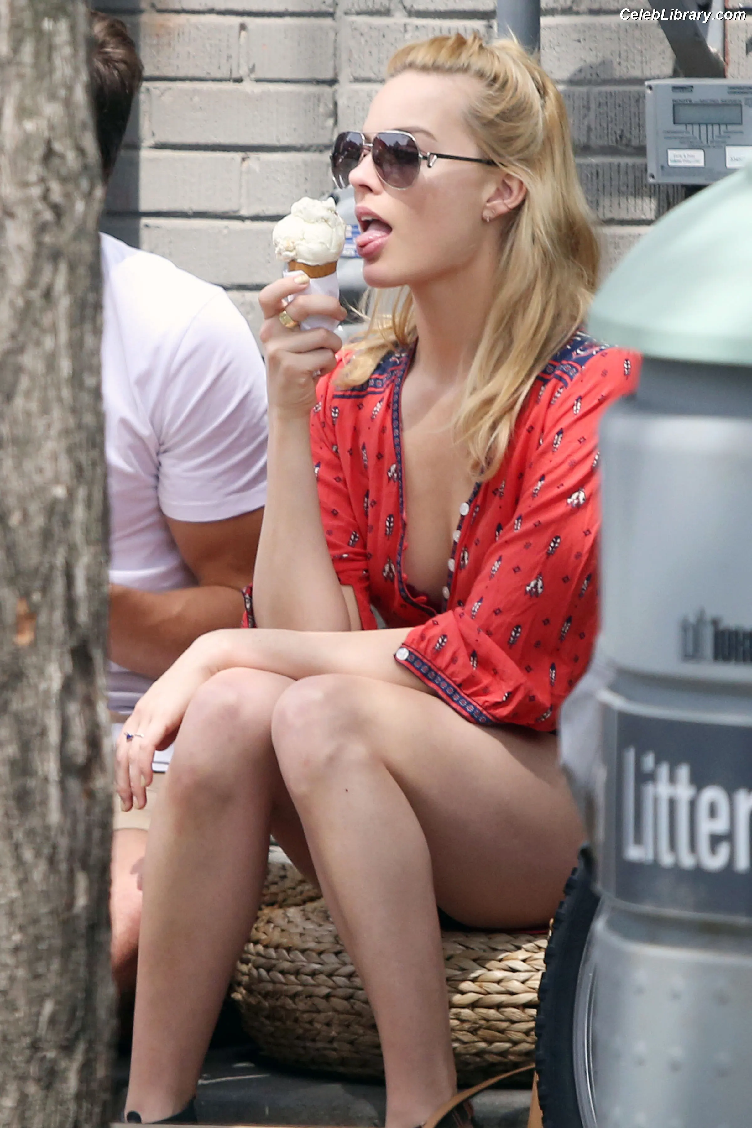 Margot Robbie photo 16 of 2577