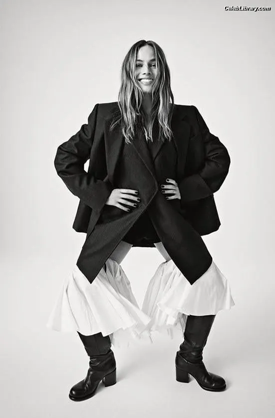 Margot Robbie photo 11 of 2577